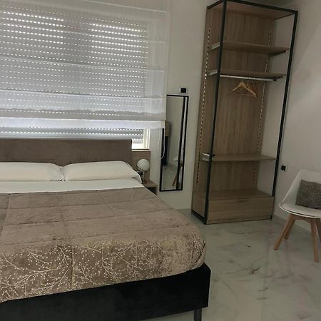 B&B Garibaldi Road Napoli Bagian luar foto