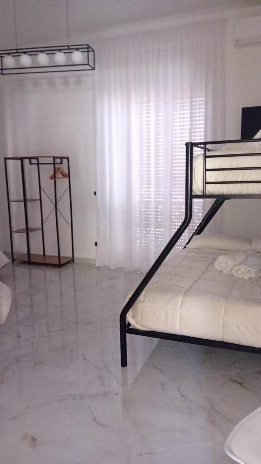 B&B Garibaldi Road Napoli Bagian luar foto