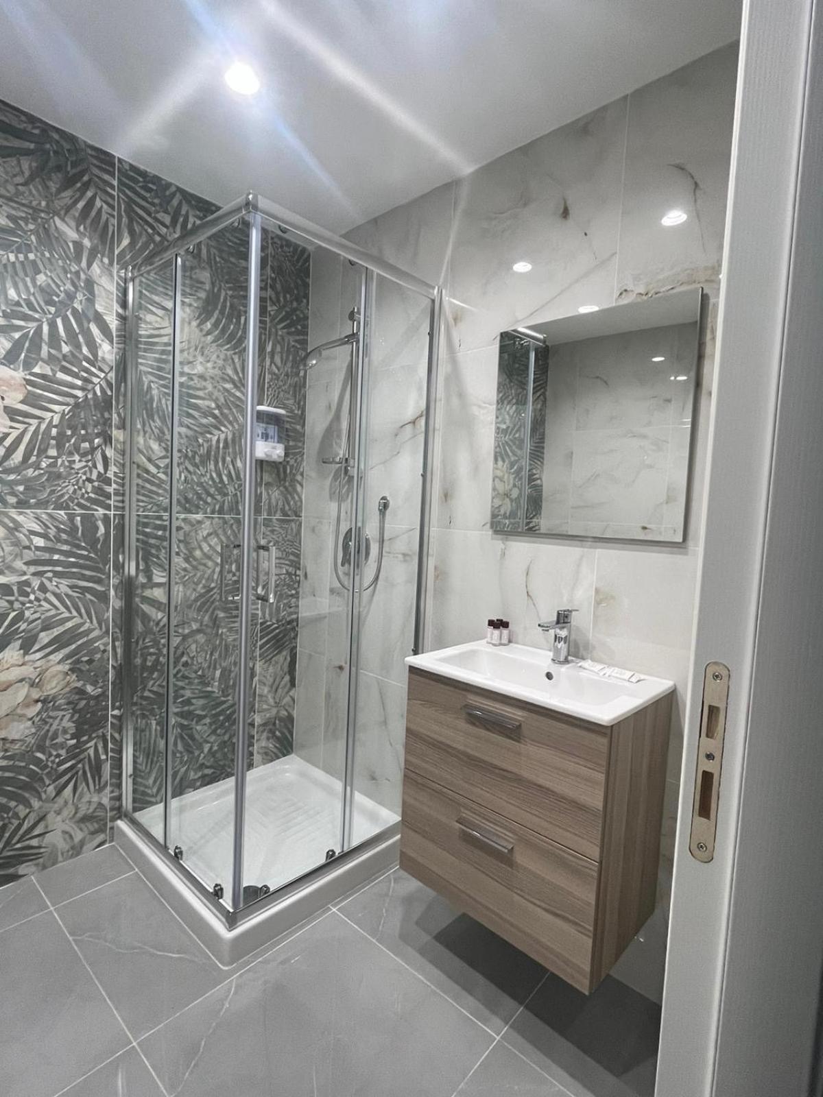 B&B Garibaldi Road Napoli Bagian luar foto