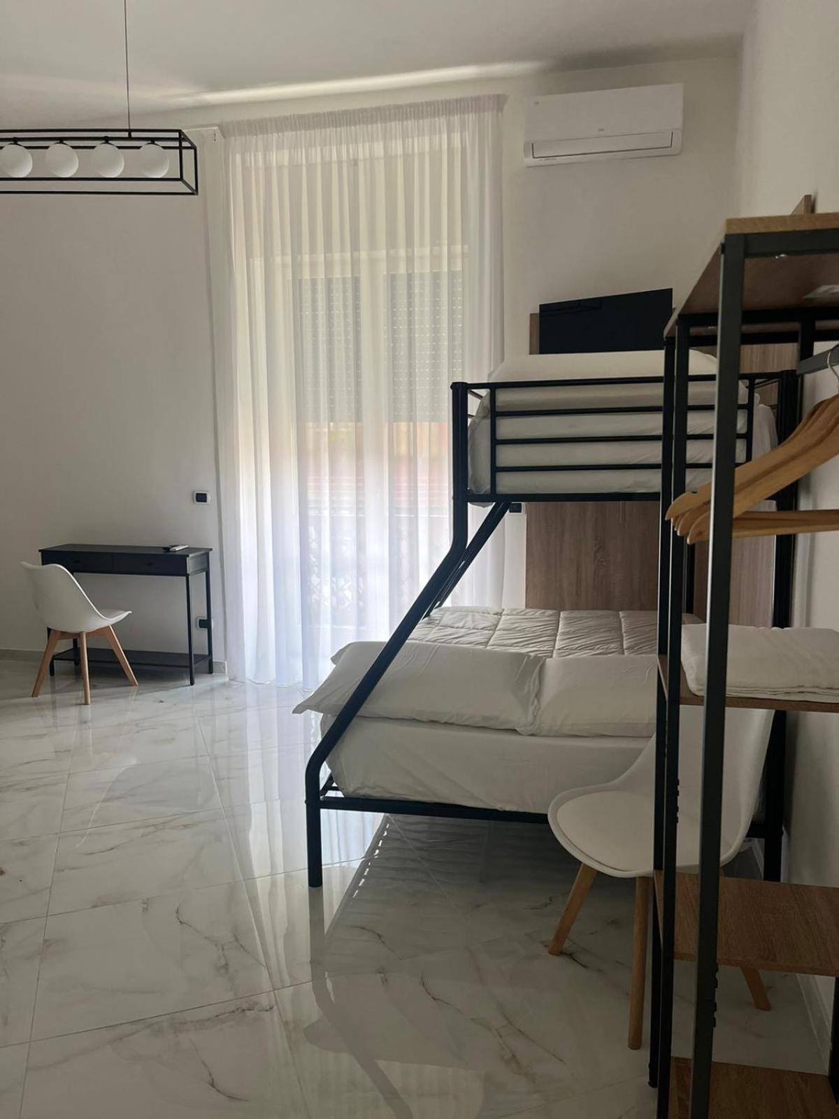 B&B Garibaldi Road Napoli Bagian luar foto