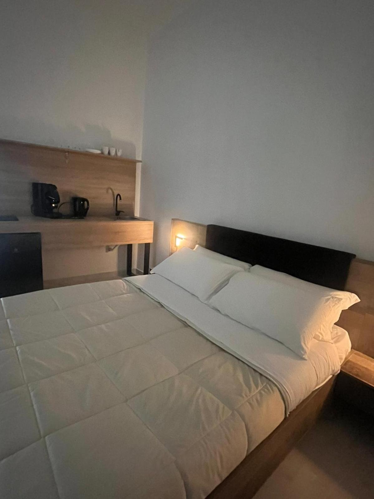 B&B Garibaldi Road Napoli Bagian luar foto