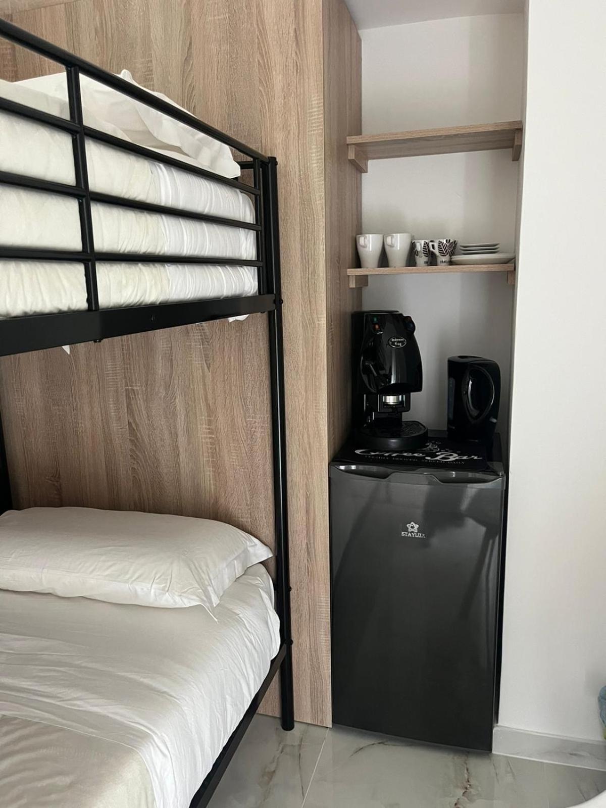 B&B Garibaldi Road Napoli Bagian luar foto